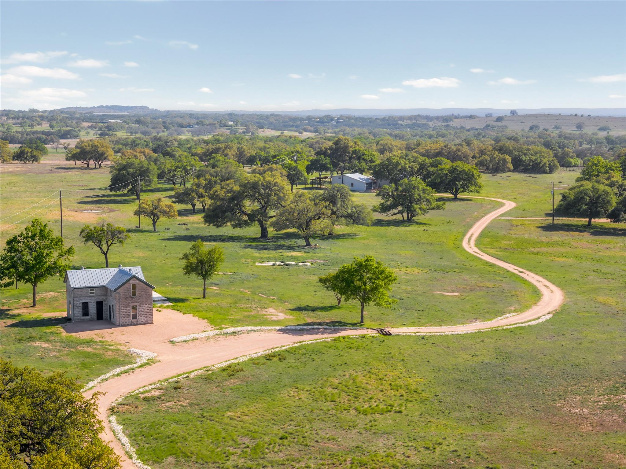 9695 W Us 290 Highway Property Photo