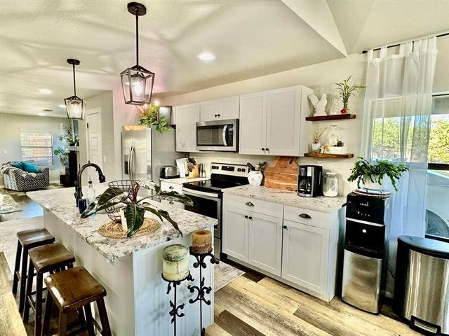 800 Lakeway Property Photo 3