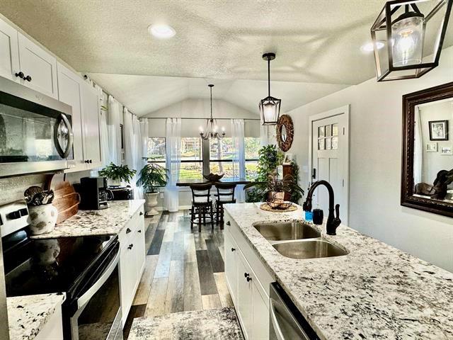800 Lakeway Property Photo 4