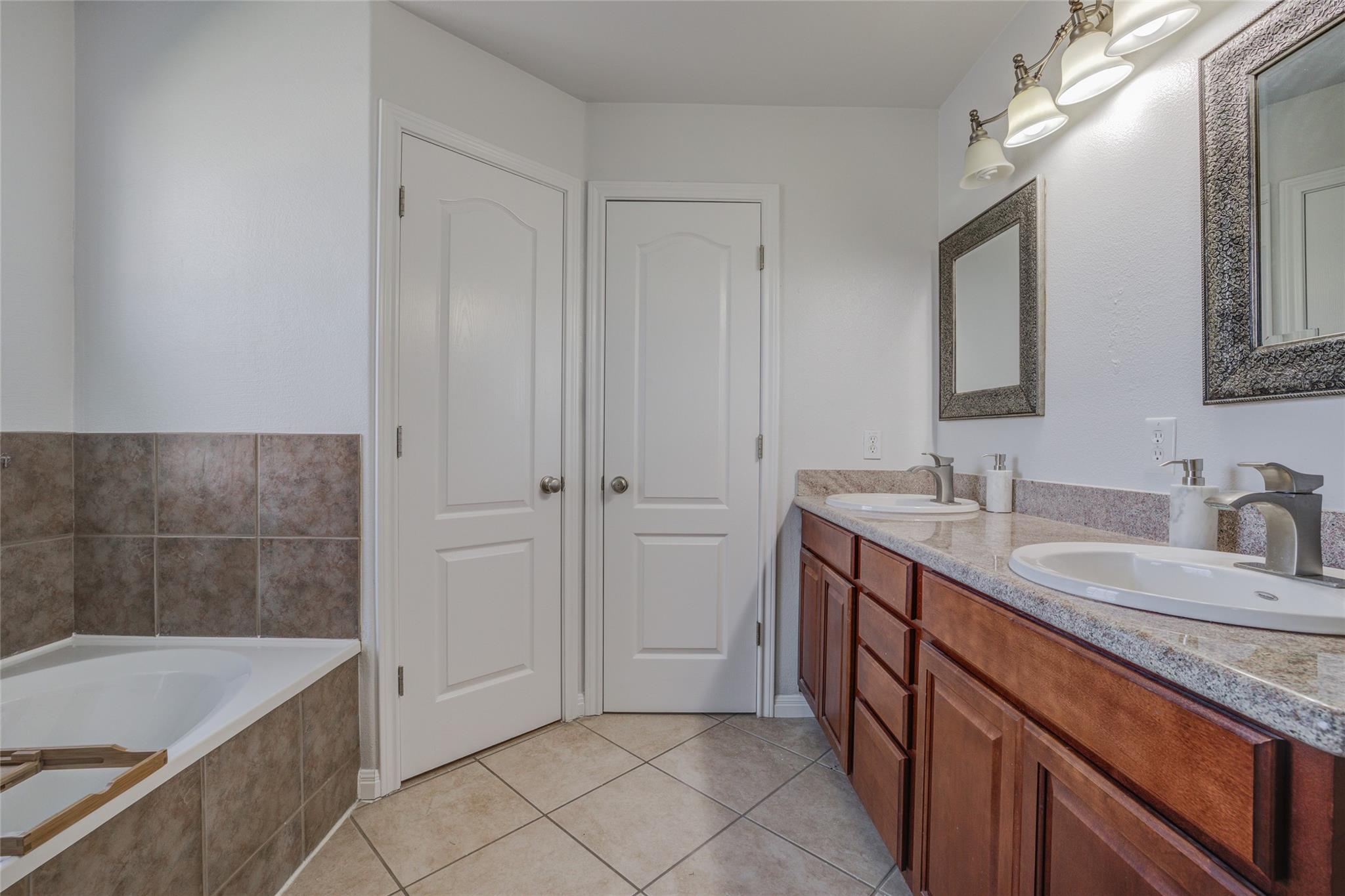 1601 Windy Park Dr Property Photo 27