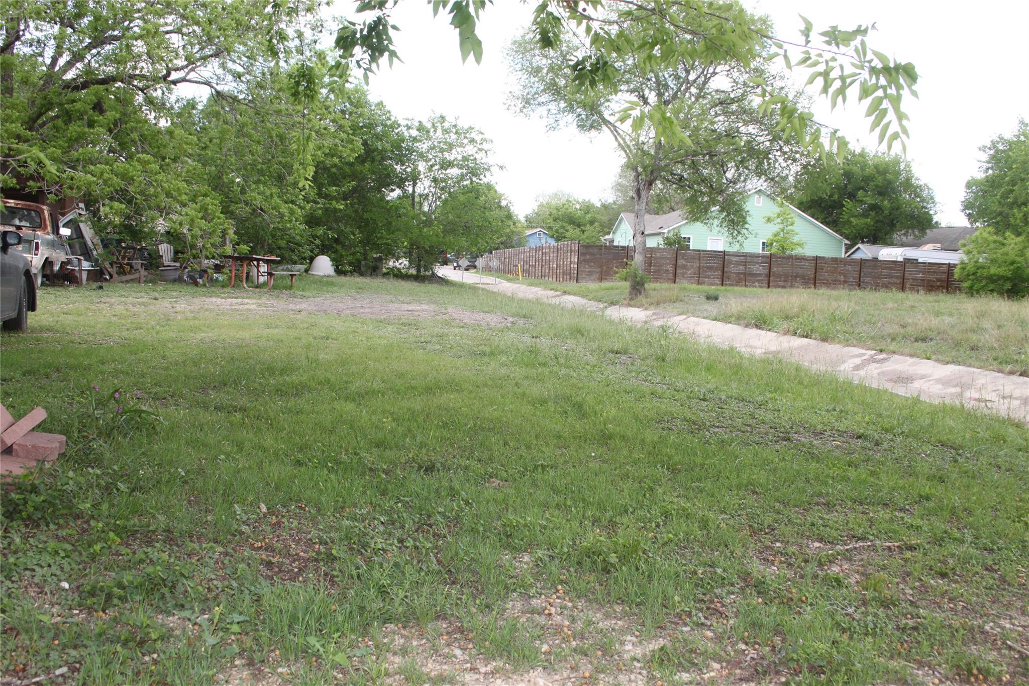 801 Tank St Property Photo 4