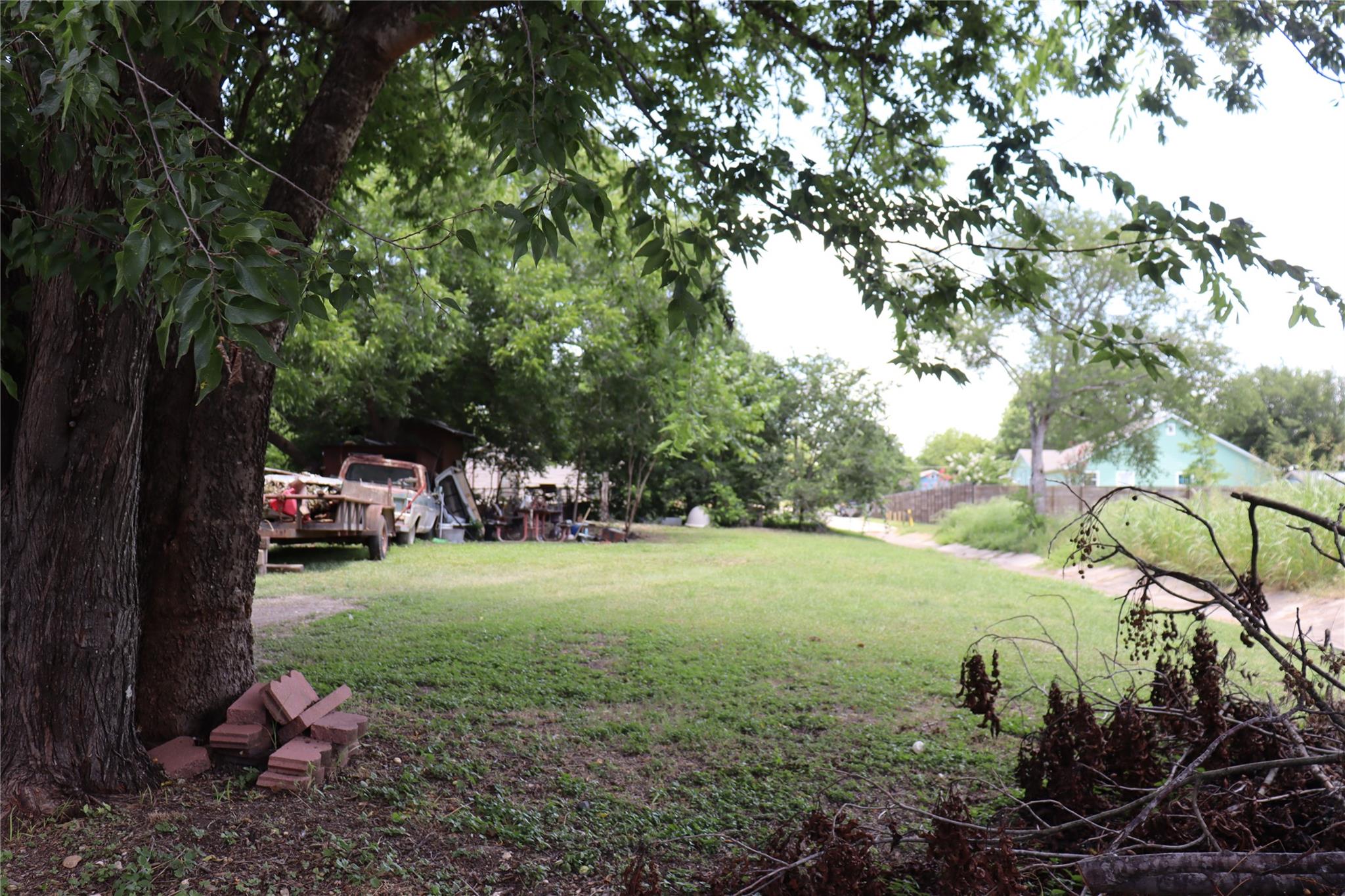 801 Tank St Property Photo 5