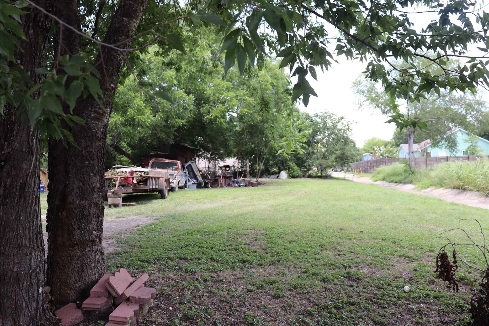 801 Tank St Property Photo 6