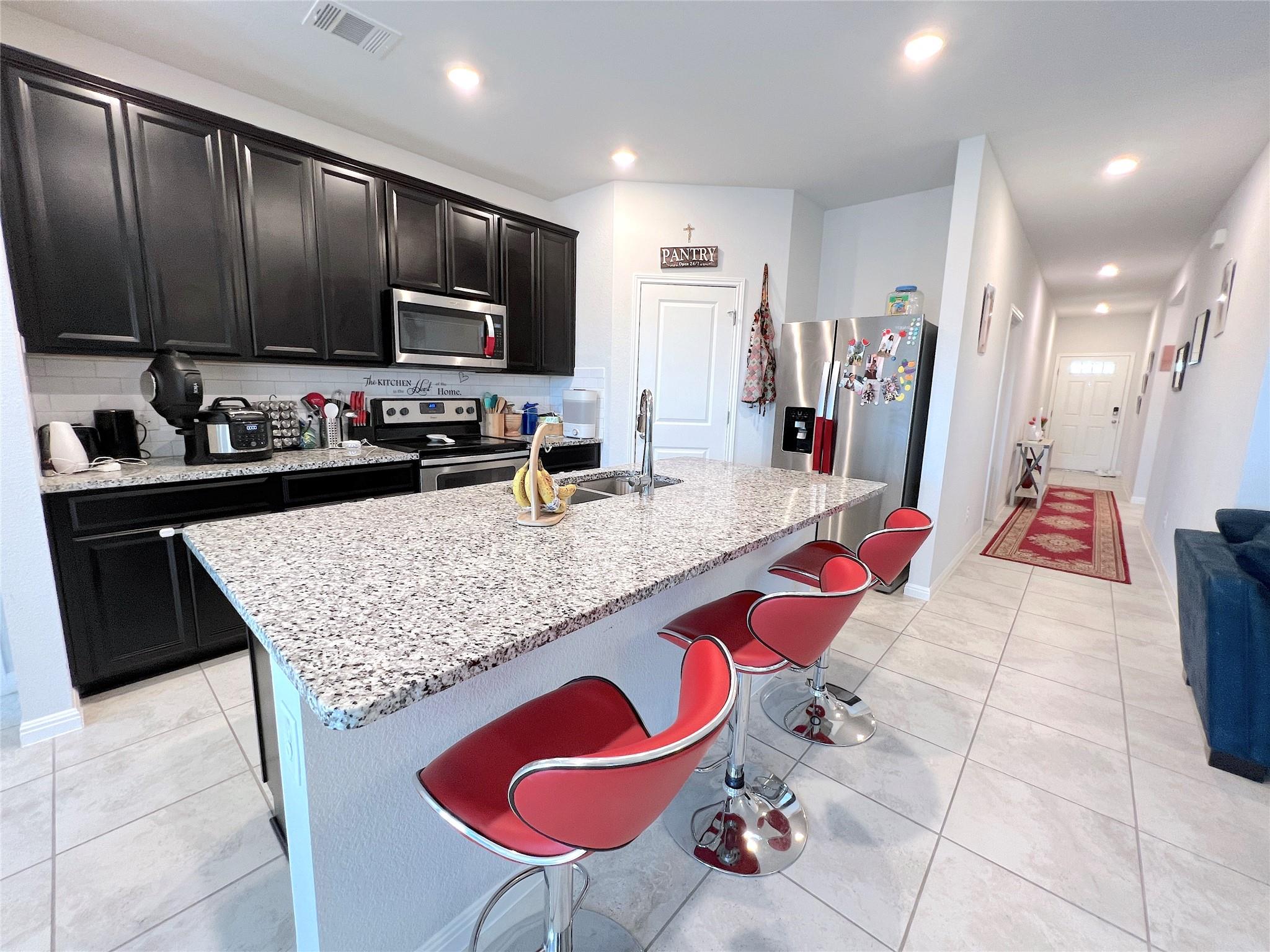 502 Mossy Rock Dr Property Photo 4