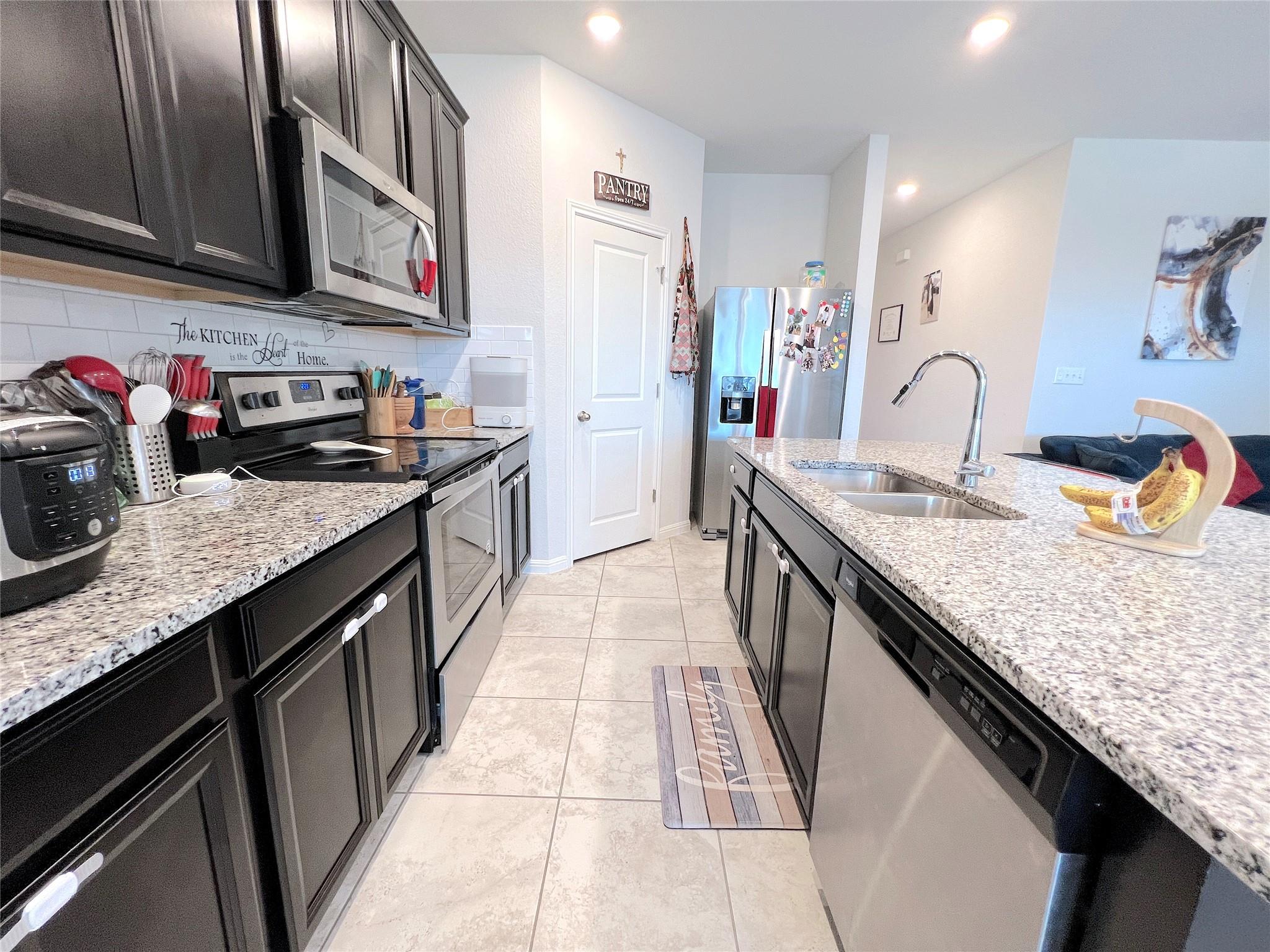 502 Mossy Rock Dr Property Photo 7