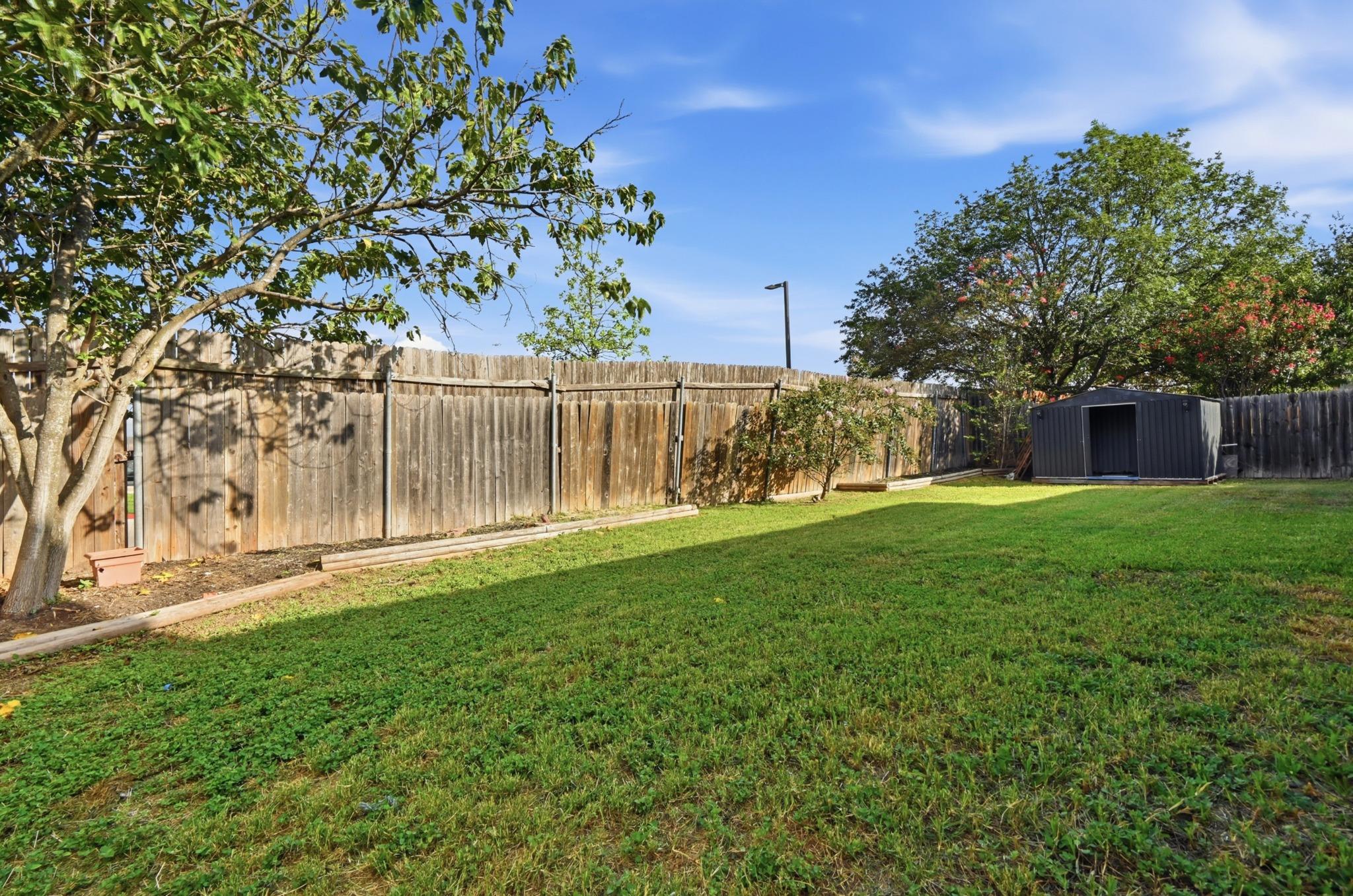 1665 Amberwood Loop Property Photo 32