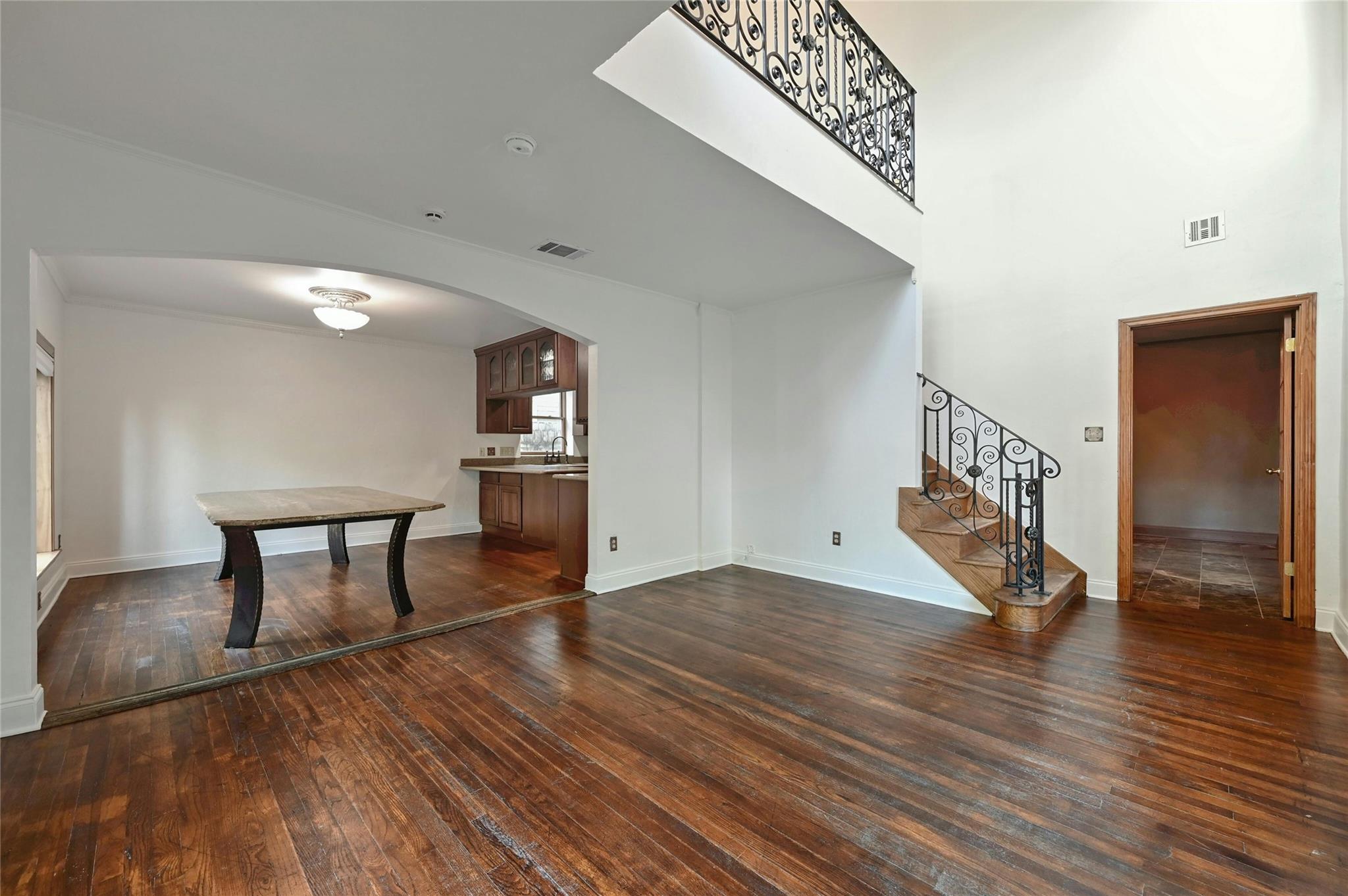 2829 San Gabriel St Property Photo 3