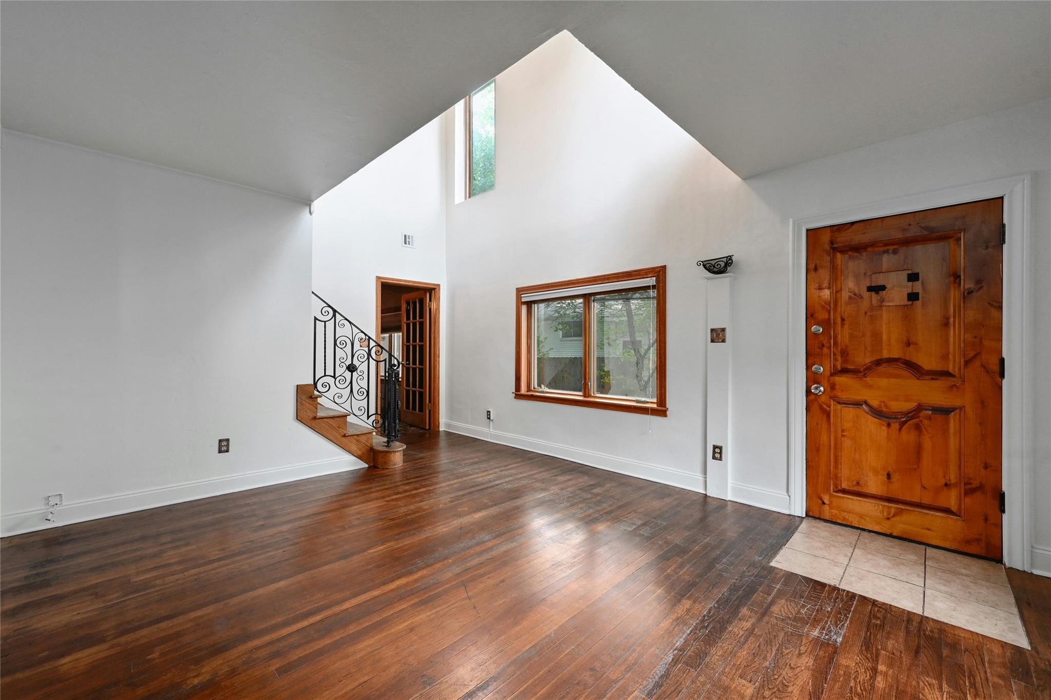 2829 San Gabriel St Property Photo 5