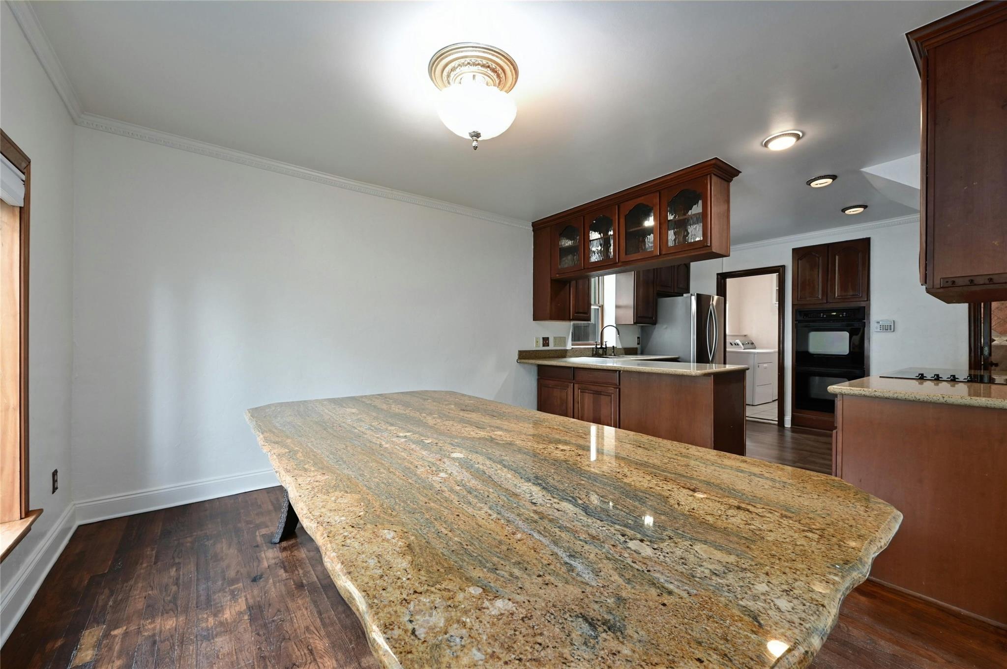 2829 San Gabriel St Property Photo 6