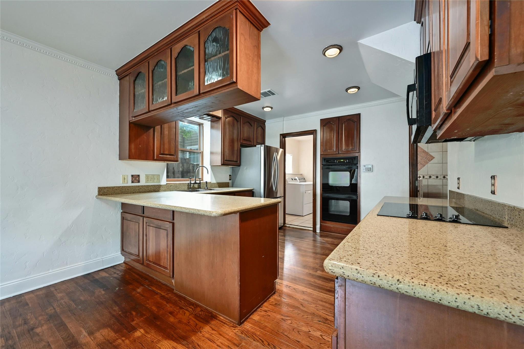 2829 San Gabriel St Property Photo 7