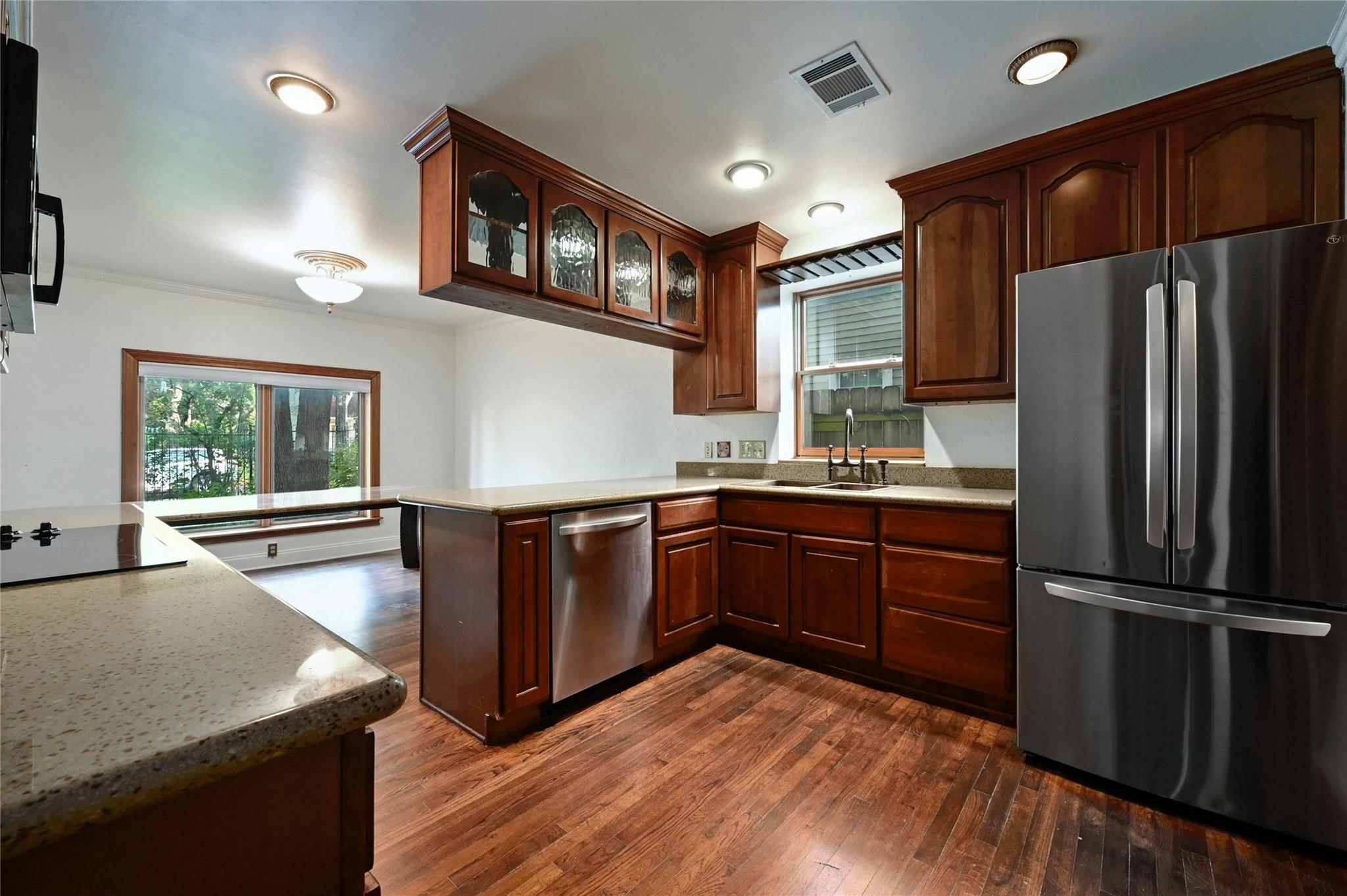 2829 San Gabriel St Property Photo 8