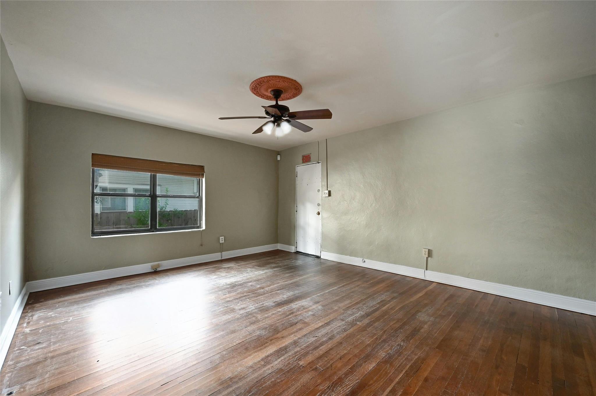 2829 San Gabriel St Property Photo 23