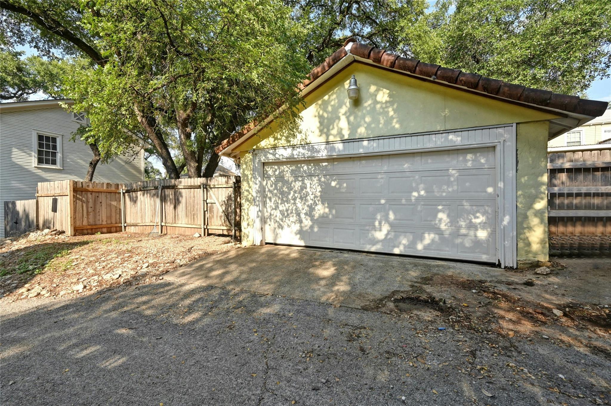2829 San Gabriel St Property Photo 38