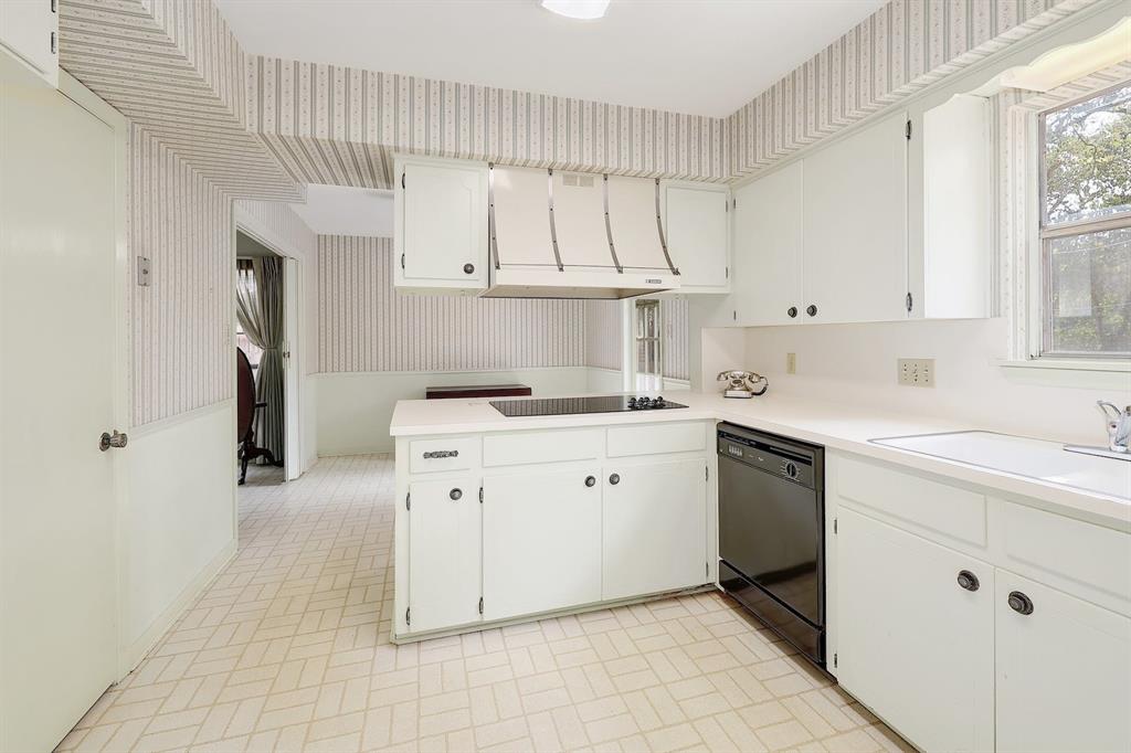 8611 Honeysuckle Trl Property Photo 12