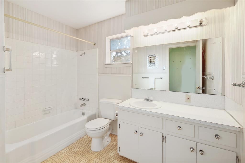 8611 Honeysuckle Trl Property Photo 28
