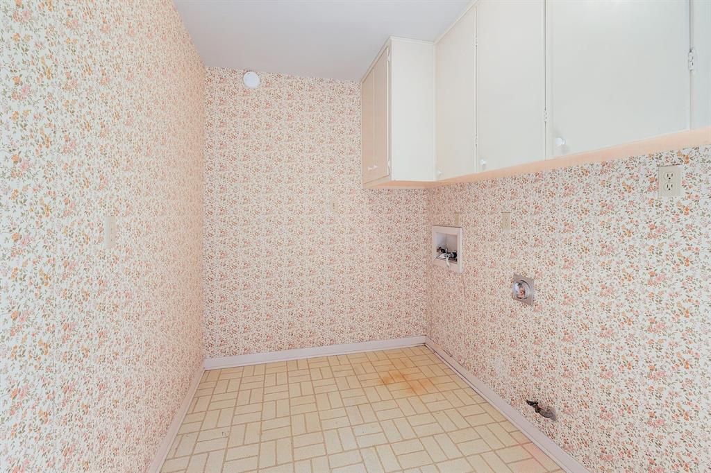 8611 Honeysuckle Trl Property Photo 29