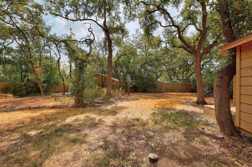8611 Honeysuckle Trl Property Photo 32