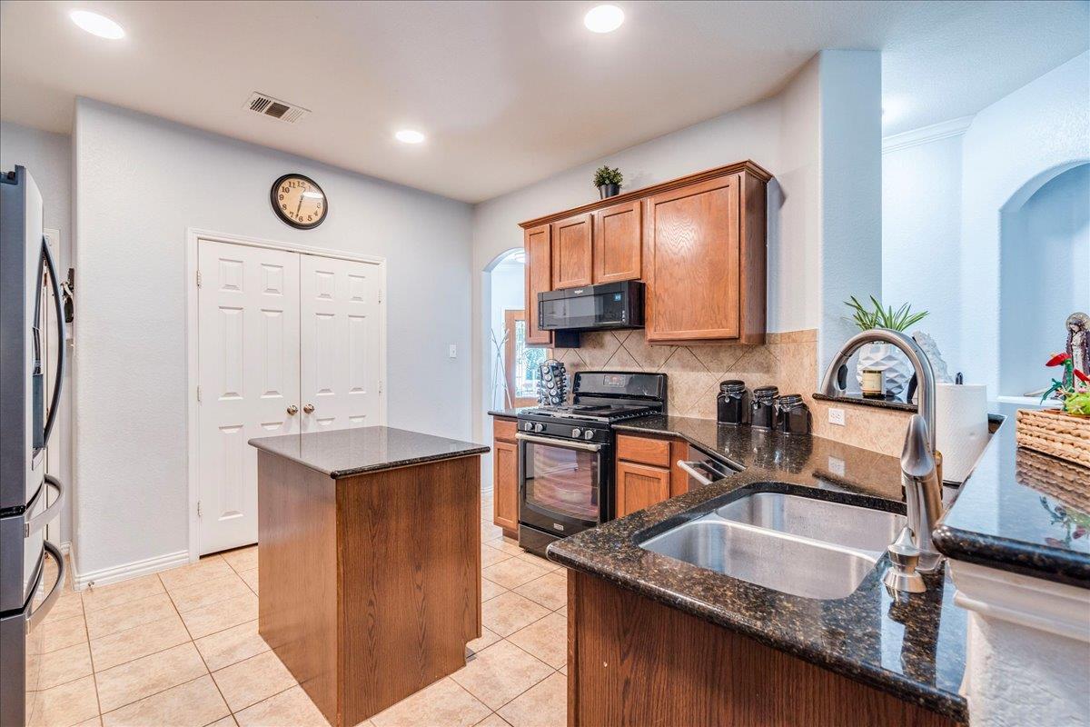 2532 Ericanna Ln Property Photo 7