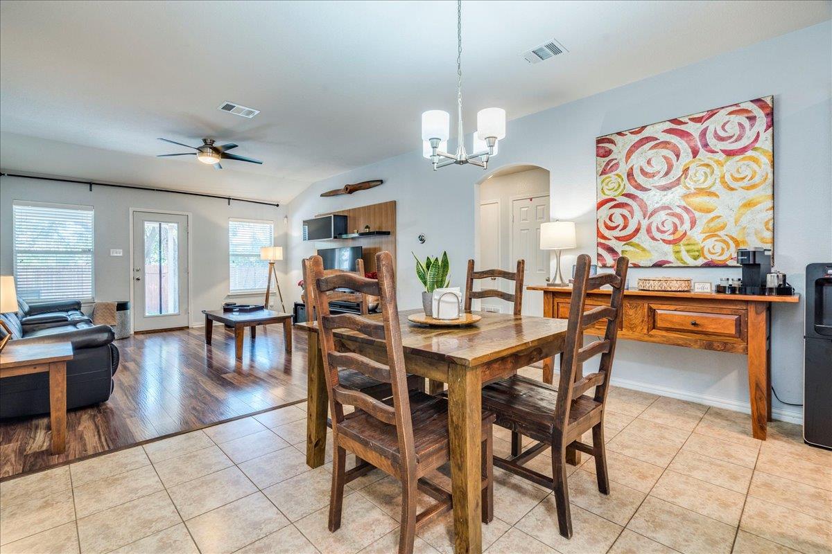 2532 Ericanna Ln Property Photo 9