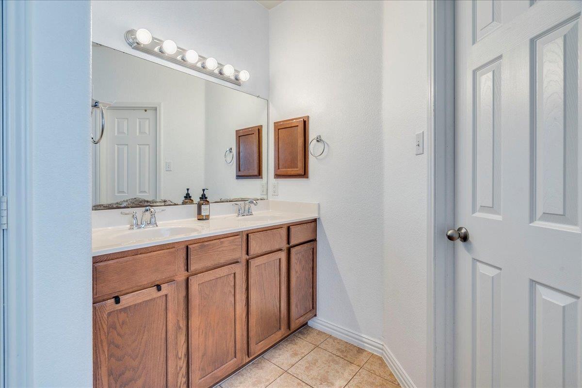 2532 Ericanna Ln Property Photo 17