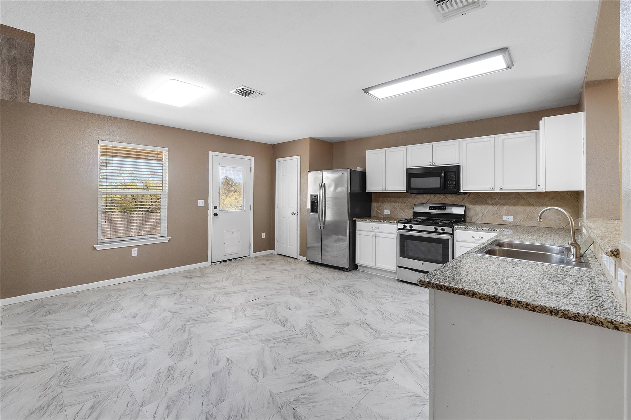 18436 Weatherby Ln Property Photo 4