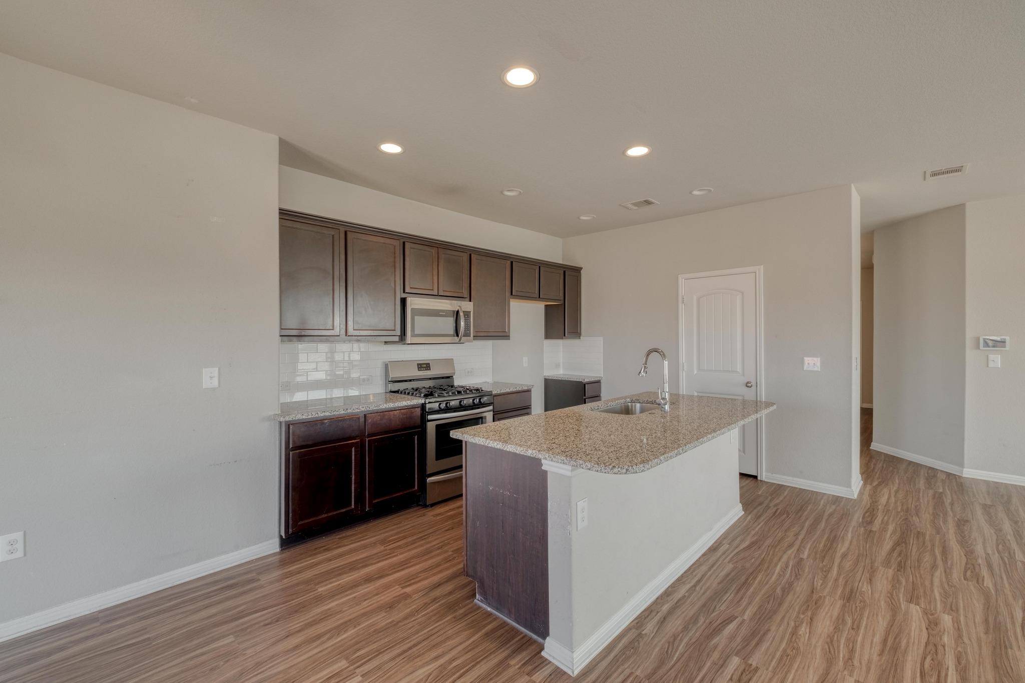 108 Kleberg Ct Property Photo 5