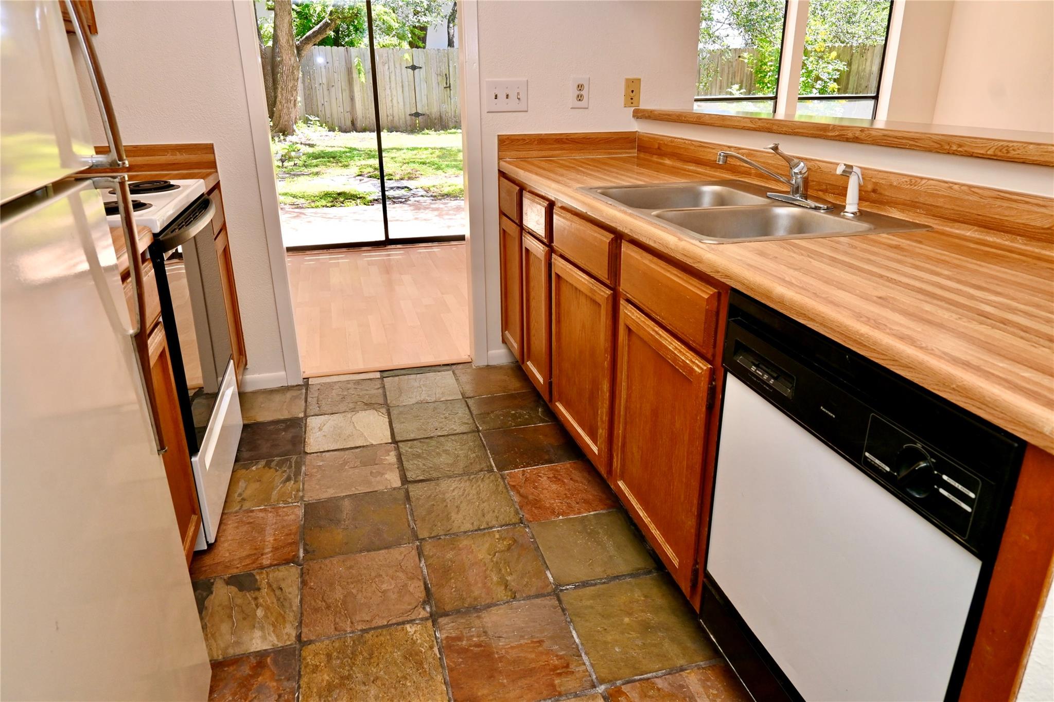 13356 Water Oak Ln #b Property Photo 8