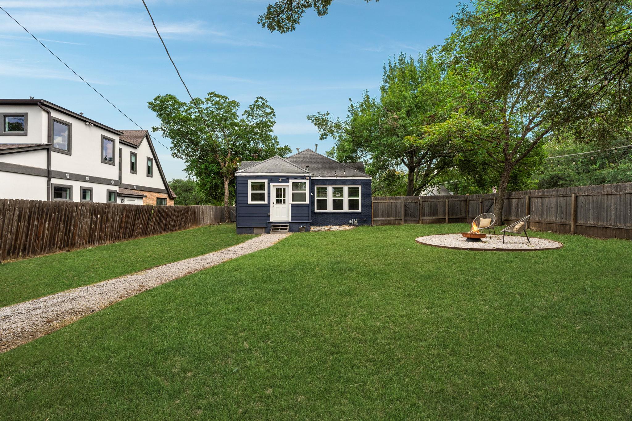 1612 Travis Heights Blvd Property Photo 20
