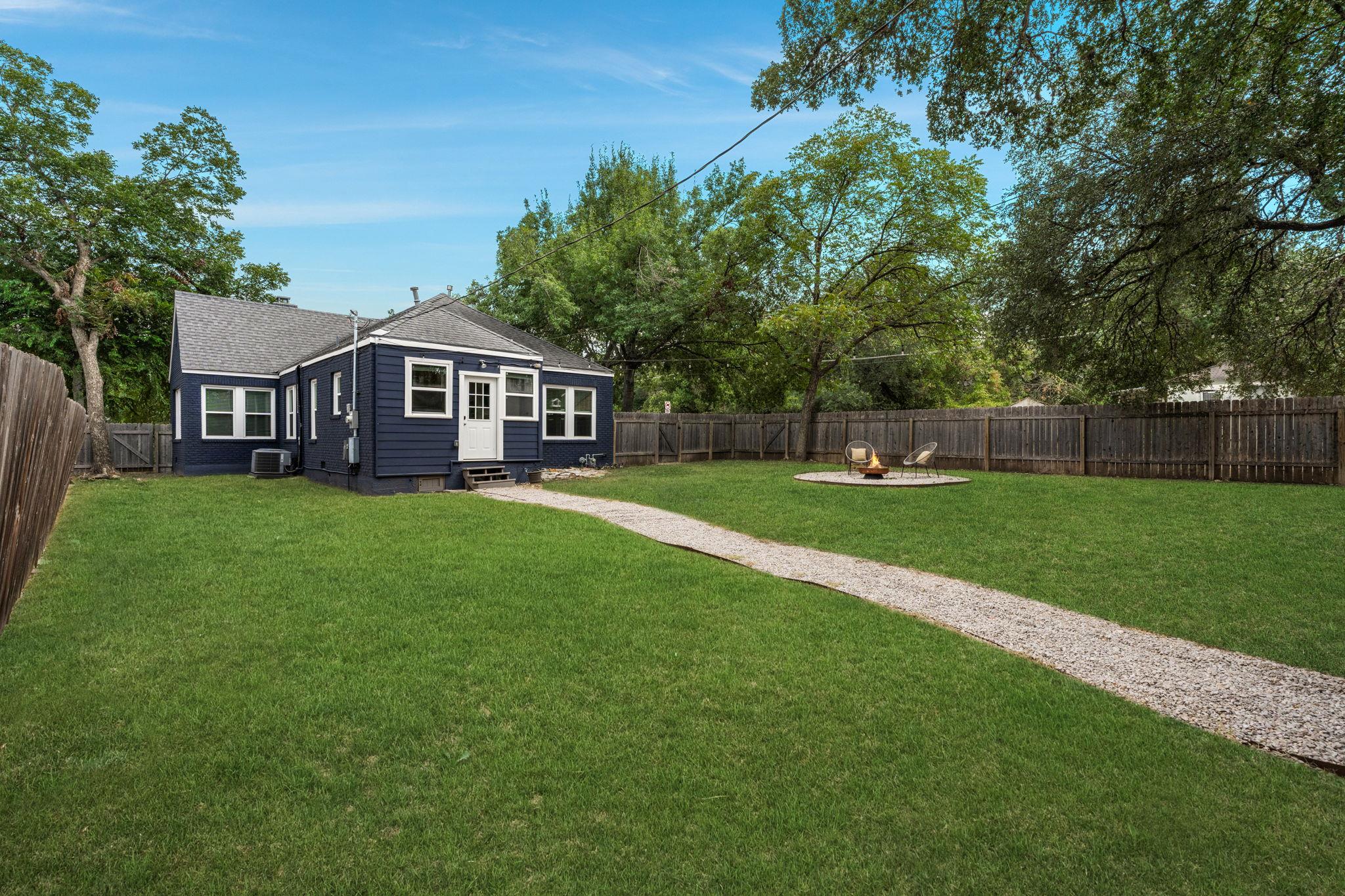 1612 Travis Heights Blvd Property Photo 21
