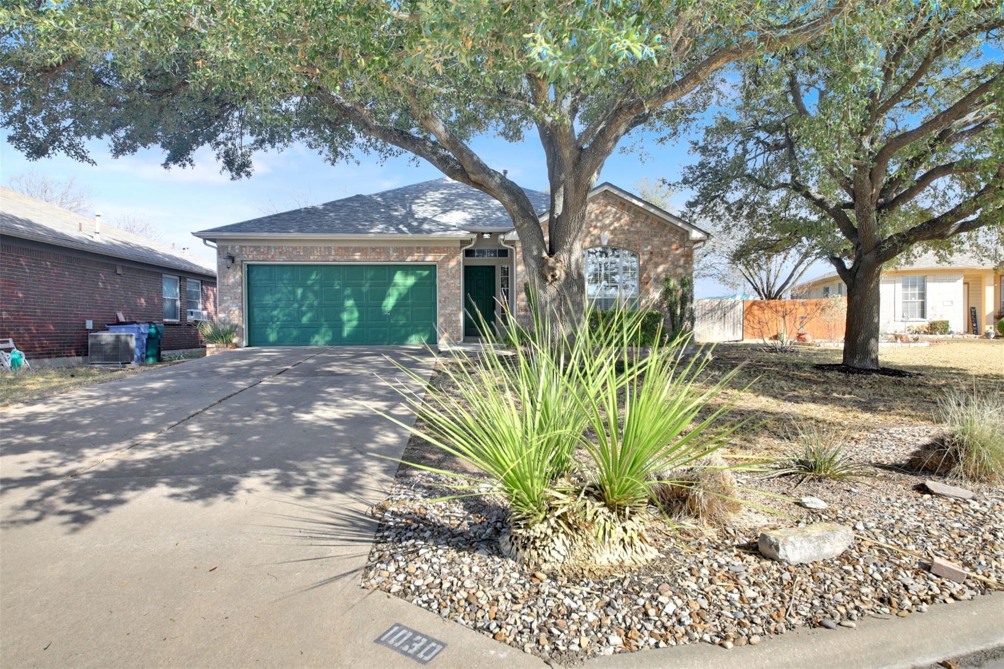 1030 Disraeli Cir Property Photo 1