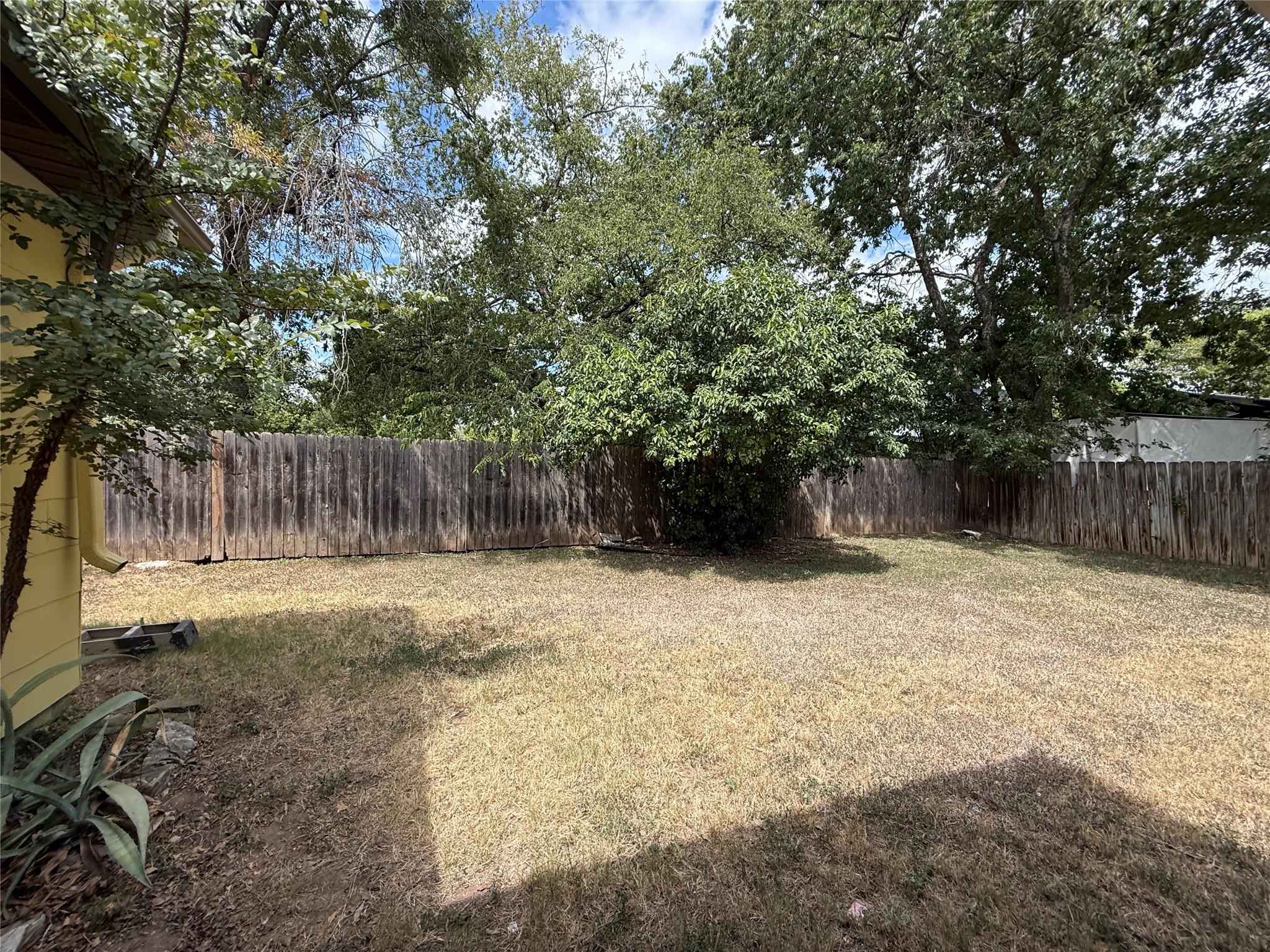 607 N Main St Property Photo 11