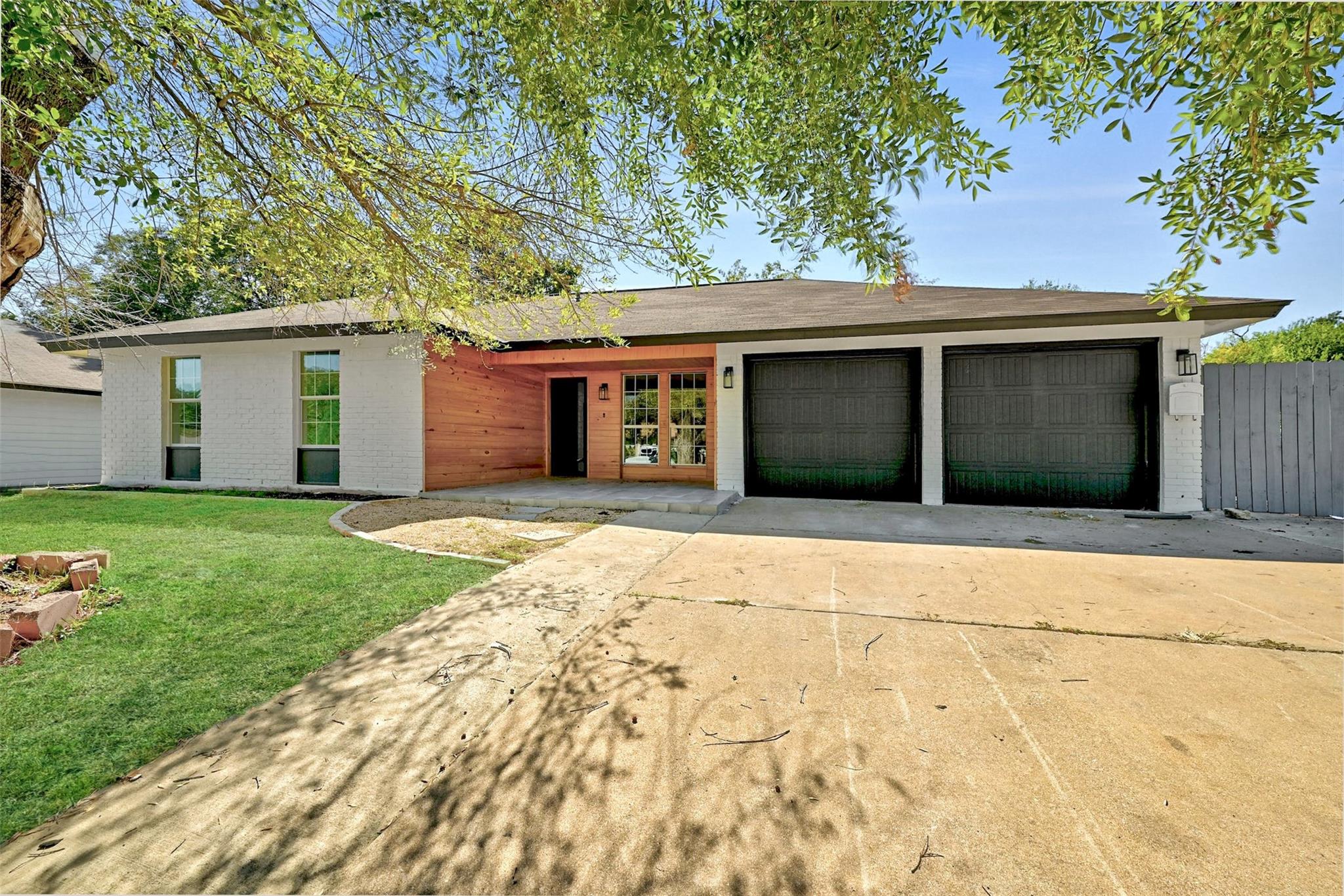 10006 Woodhaven Dr Property Photo