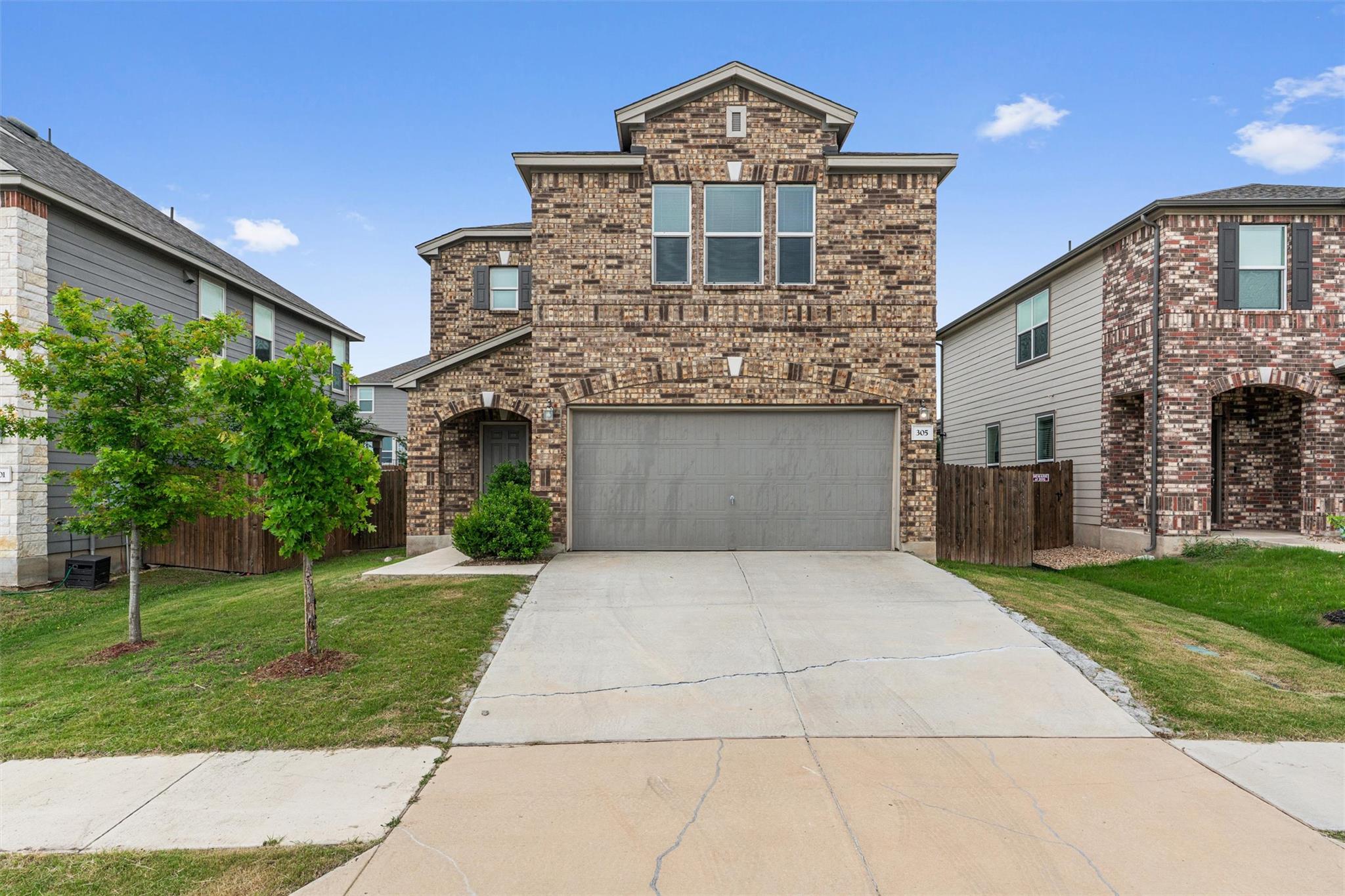 305 Los Cobos Ln Property Photo 1
