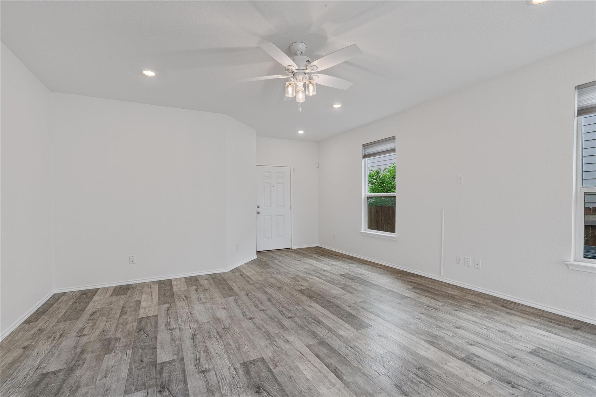 305 Los Cobos Ln Property Photo 4