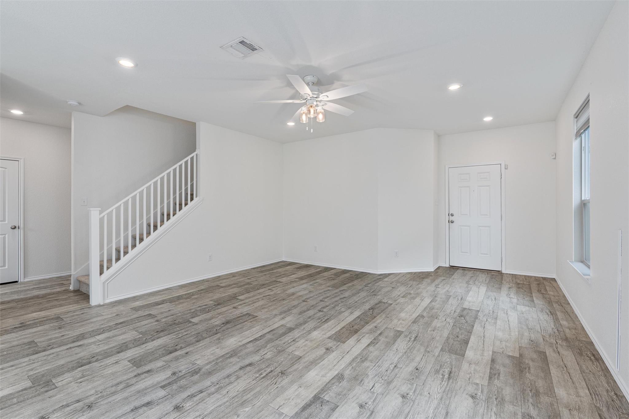 305 Los Cobos Ln Property Photo 5