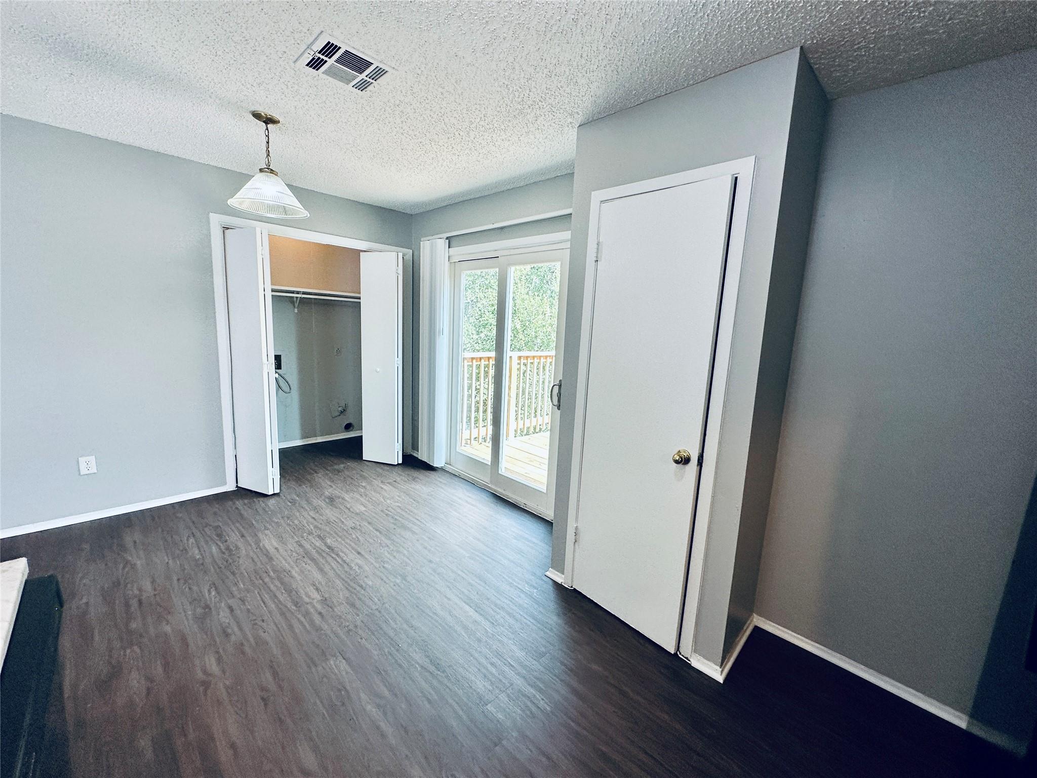 4901 Merritt Cir #d Property Photo 3