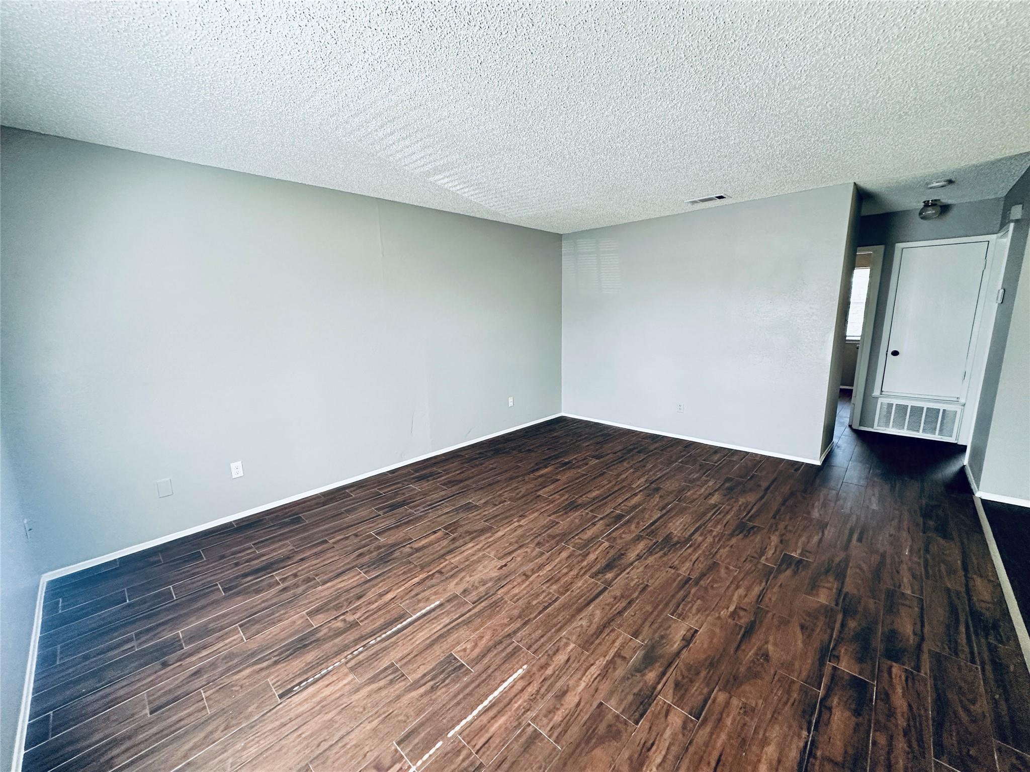 4901 Merritt Cir #d Property Photo 5