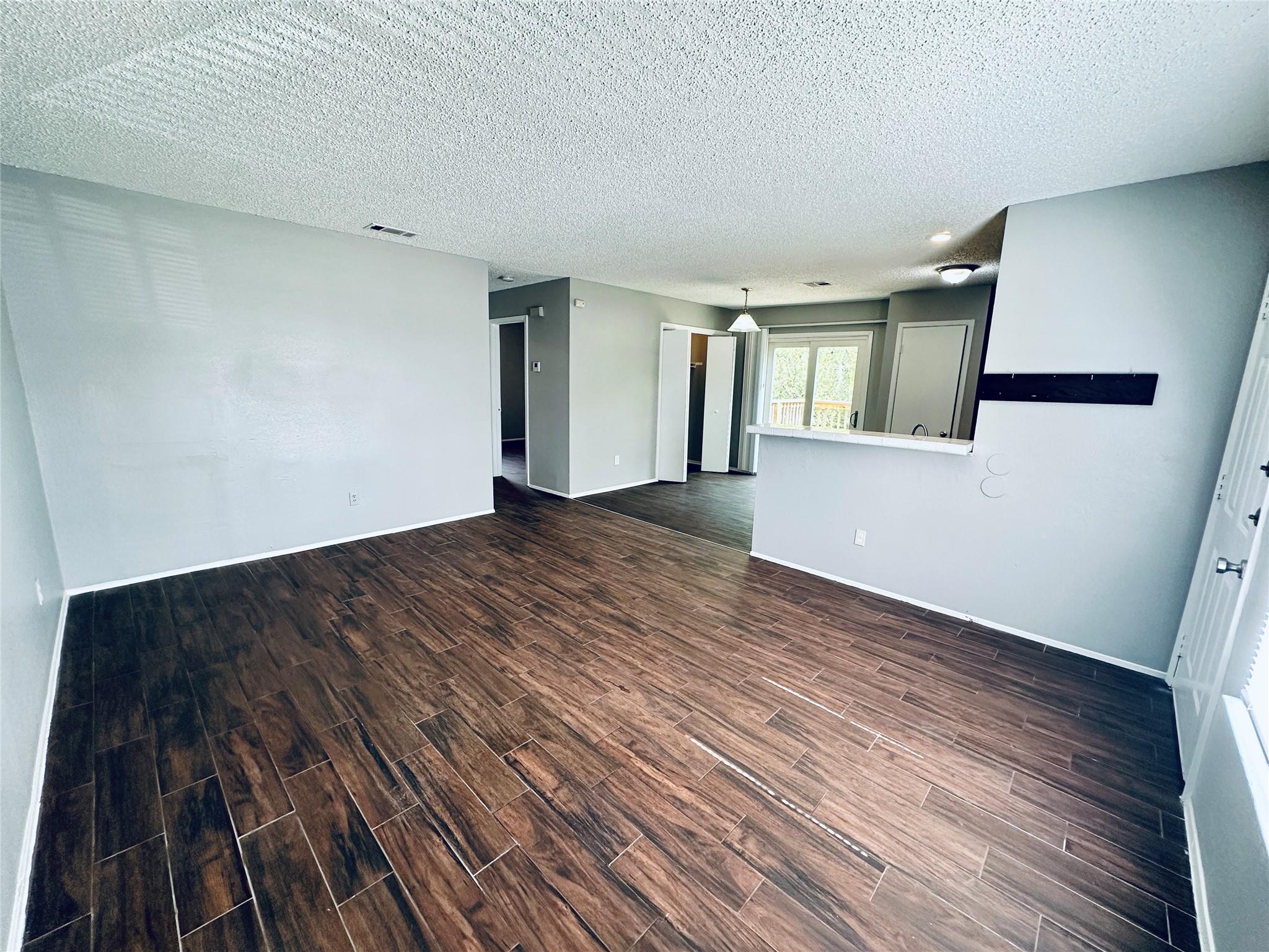4901 Merritt Cir #d Property Photo 6