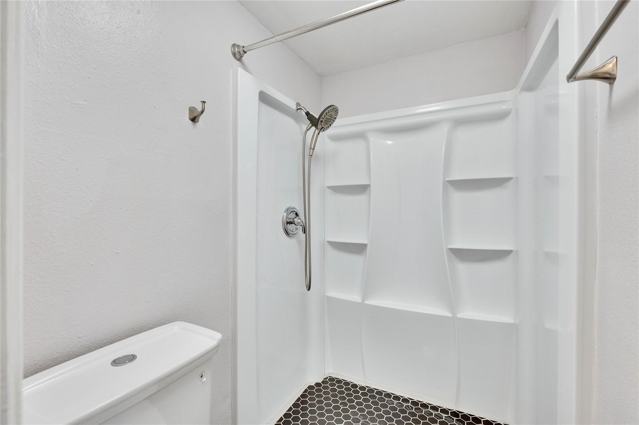 2705 Northeast Dr A Property Photo 15