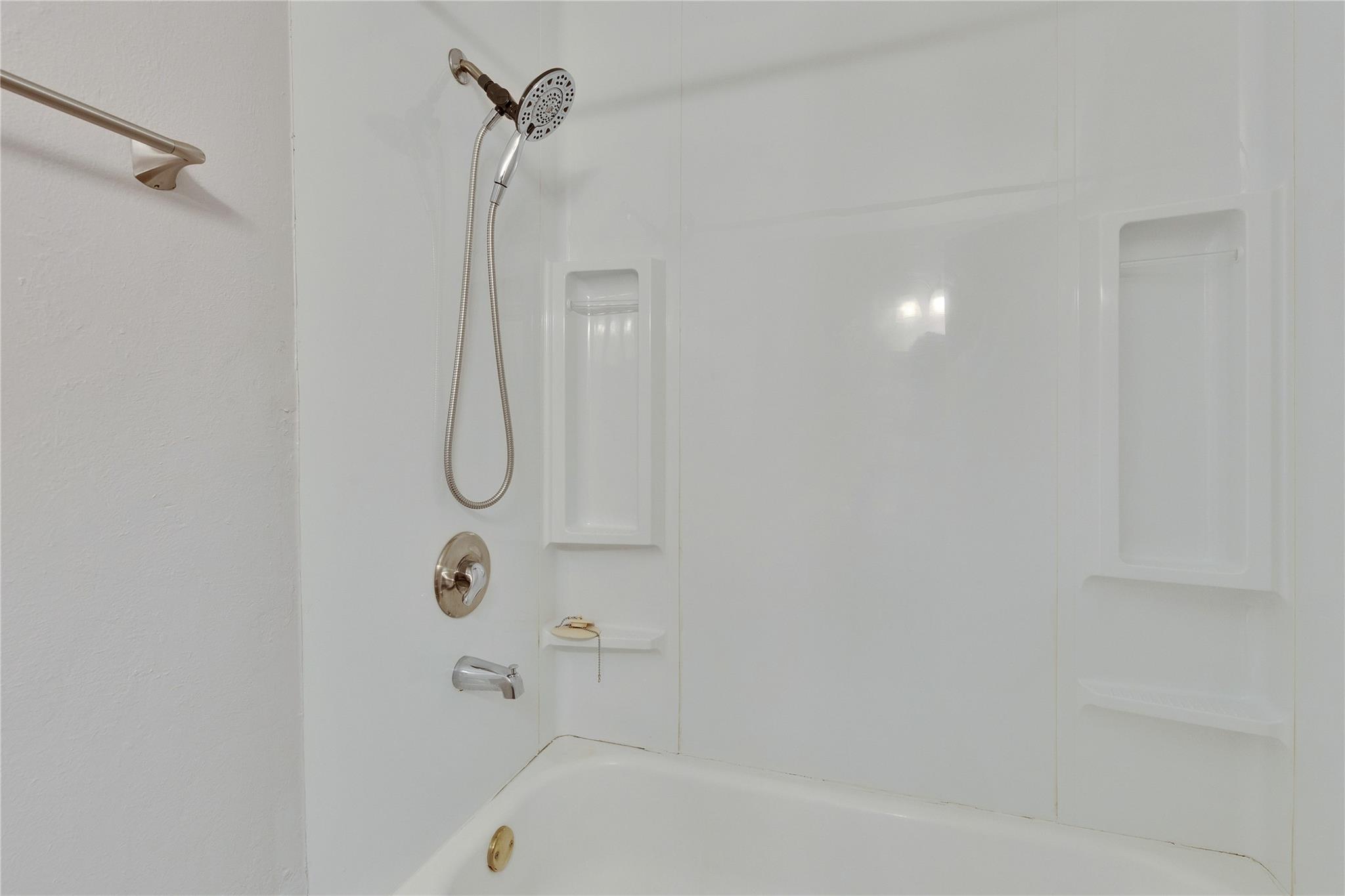 2705 Northeast Dr A Property Photo 16