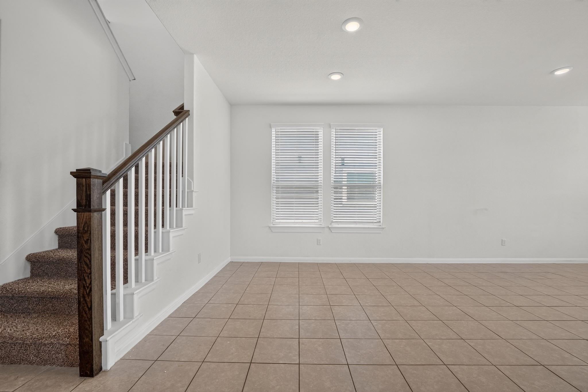 221 Sand Lily Ln Property Photo 3