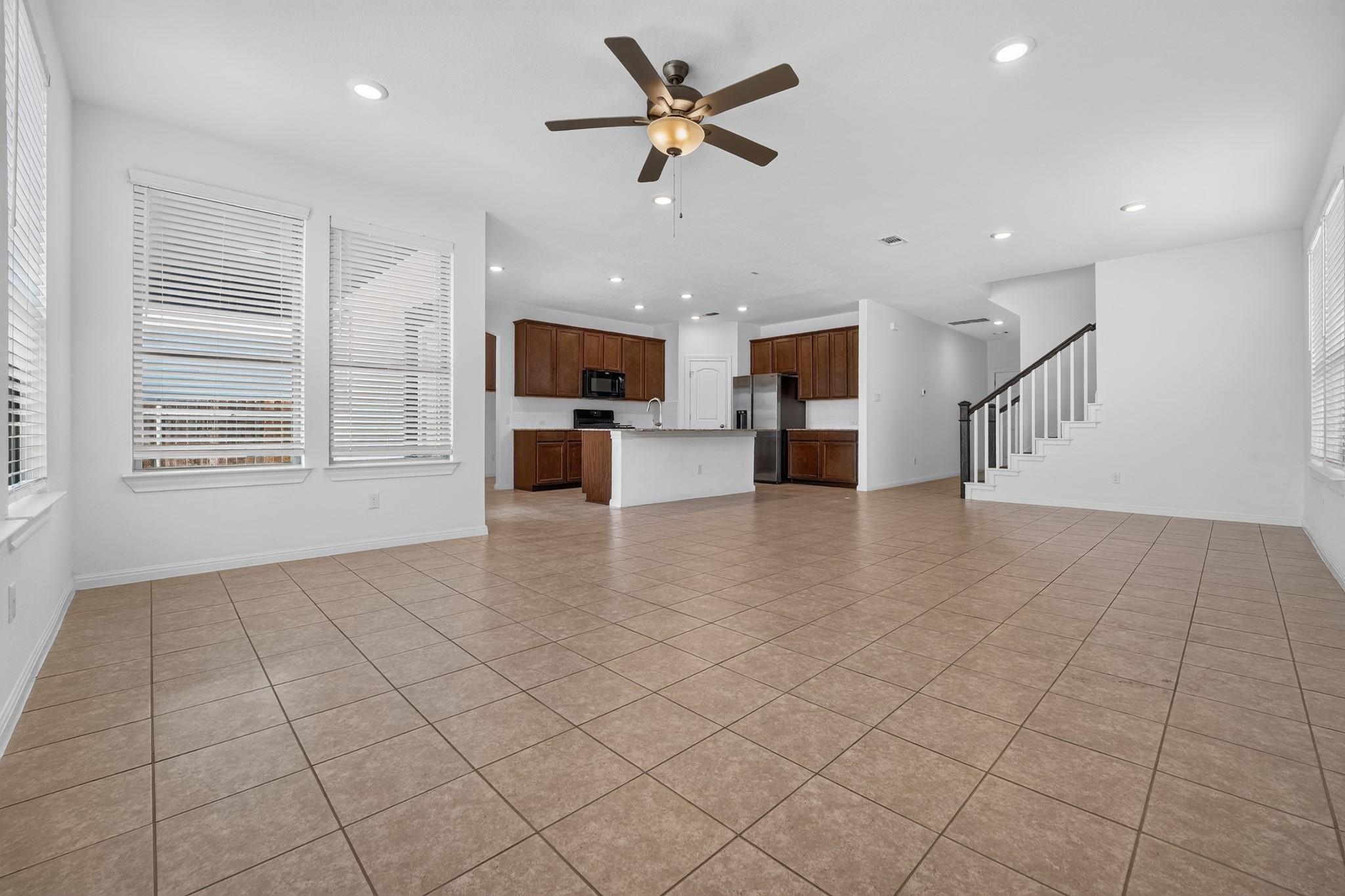 221 Sand Lily Ln Property Photo 5
