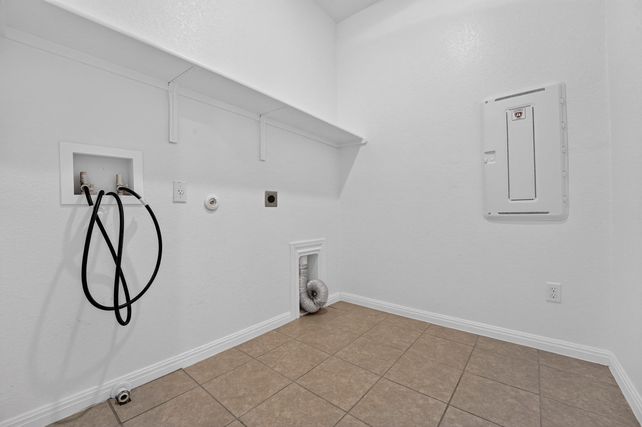 221 Sand Lily Ln Property Photo 6