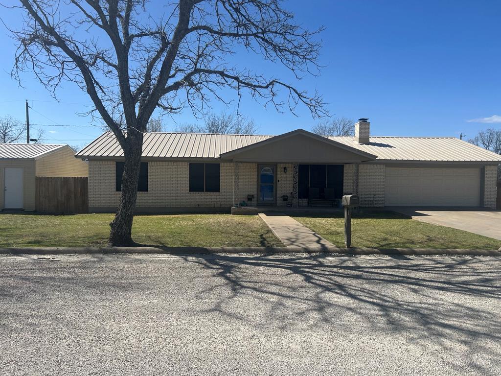 702 Meadowlark St Property Photo