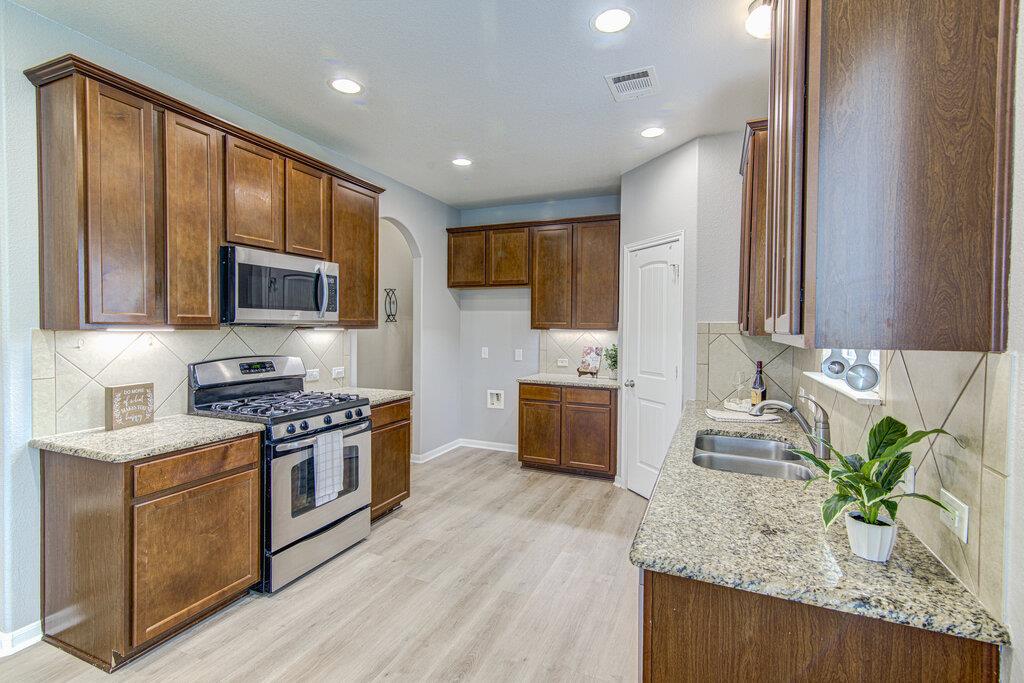 1200 April Meadows Loop Property Photo 7