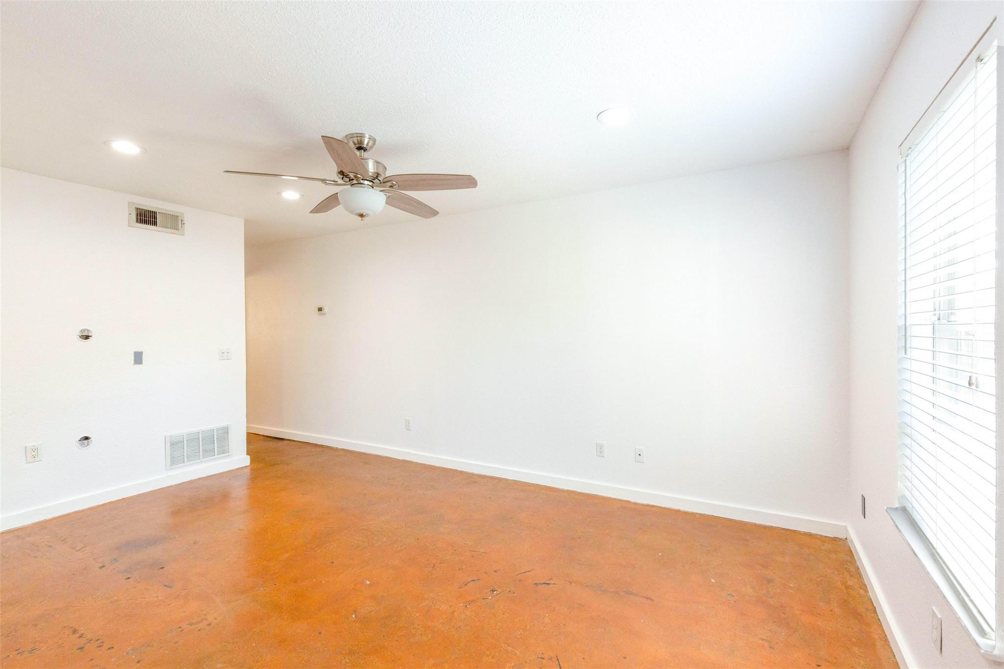 2302 E Side Dr #11 Property Photo 11