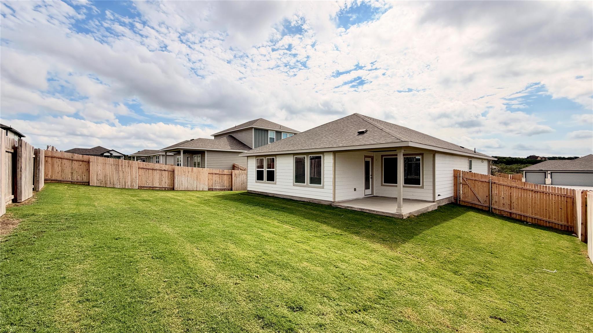 320 Wheel Horse Rd Property Photo 5