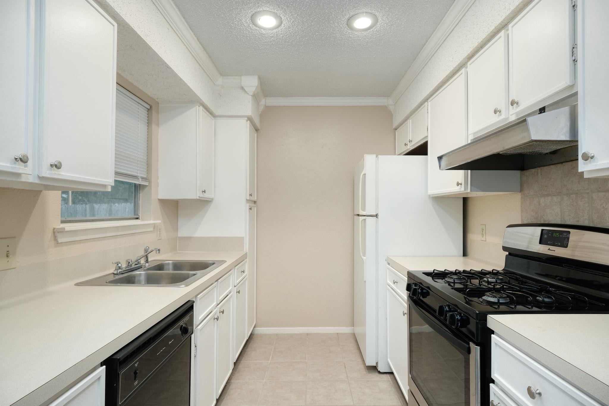 10419 Firethorn Ln Property Photo 2