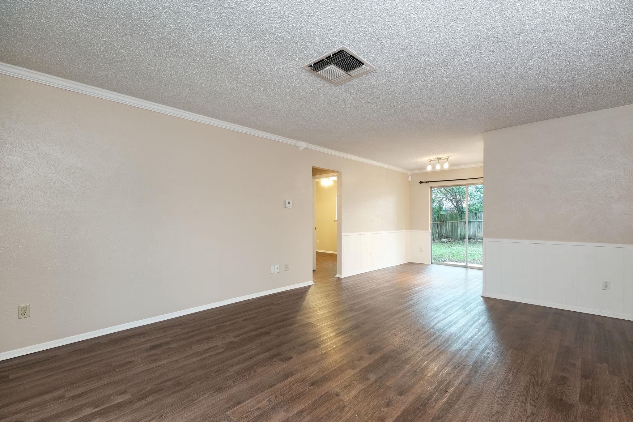 10419 Firethorn Ln Property Photo 5