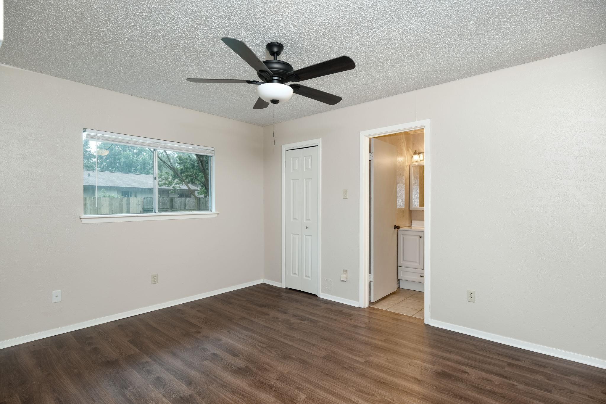 10419 Firethorn Ln Property Photo 6